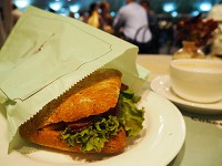 ケバブザンド。お肉もパンも本場の味