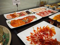 全部食べたくなる、たくさんのスペイン産ハム