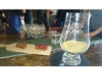 ラガヴーリン蒸留所：テイスティングはチョコレートと共に
