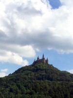 山頂にそびえ立つお城