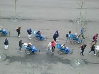 車イスの行列(2)
