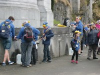 「奇跡の水」くみ場