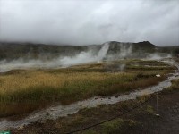 地面から湯気が出てる