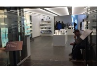早速施設の中へ。ボディケア製品のショップ