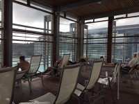 全身をしっかり洗ってから水着に着替えて温泉へ  