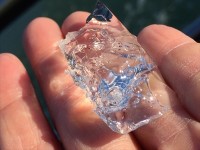 数千年前に凍った氷山食べてみた