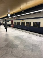 中央駅地下のホーム。ここに着きました。