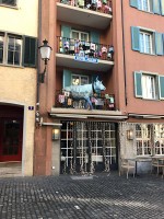 旧市街地の人目を引く建物。ホテルと書いてあった様な