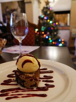 クリスマスツリーがいたるところに。