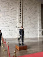 瞬きもしない兵隊さん！