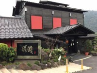ここに入ったけど、大浴場はカオス。何故か誰もいない湯船があったので、最初に入ったら水風呂でビックリ。
