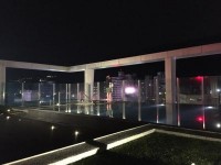 屋上は、温泉プール！