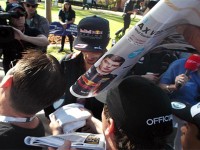 レースの合間のイベント（サイン会）