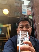 パブで先ずはビール