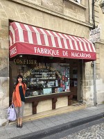 マカロンとカヌレのお店