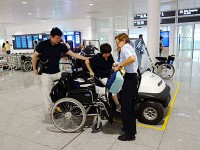 ミュンヘン空港でカートに乗って乗り継ぎ