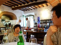 モンテリッジョーニのレストランで昼食