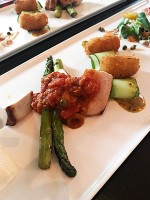 チキンのローストトマトソースかけ