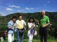 Lanius-Knab  ワイン畑のある山で絶景を見晴らしながら冷え冷えワインを！