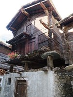 ネズミ返しの小屋