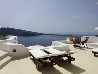 部屋のテラスからエーゲ海を望む
