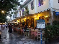 気軽な食堂という雰囲気で楽しめるプラカ地区のタベルナ「ビザンティノ」
