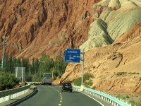 カラクリ湖への路（国道G-314を走っている）