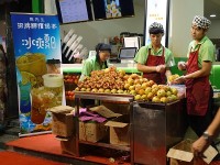 西安（イスラム街：ザクロ売り）