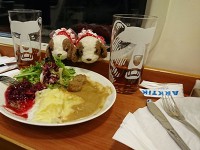 サンタクロース内、食堂車の食事