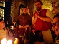 Olde hansa内、レストランの給仕さん、日本語が話せる案内の方、同席したフィンランド人の方