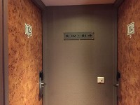 しかも開けたら。。。すぐドア。変なの。