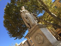 (4) Fontaine du Roi Rene