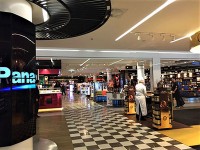 パリのCDG。。。見慣れているはずなんだけど、プロヴァンスからいきなりCDGに来るとキラッキラでお洒落過ぎて眩しい。 パリはお洒落だけど、やっぱりバカンスで過ごすなら断然プロヴァンスだな～