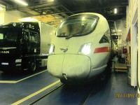 フェリー内 車と列車