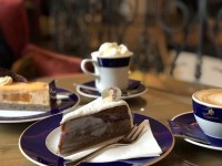 カフェ「ゲルストナー」にて。シシィトルテ。