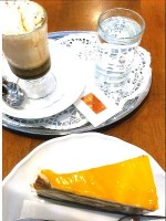 マンゴーショコラーデトルテとアインシュペナー