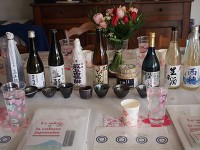 手前に並んでいるのは、同行した天目陶芸家で日本酒利き酒師　東川和正氏（うのかわかずまさ）の天目杯です。