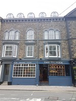 宿泊ホテル The Tilman。1階はパブです