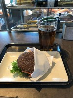 サンドイッチとビール