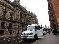 Rabbie’s Tours  この車で出発