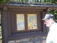 標識（２）のところの解説板