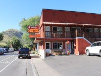 宿泊したモーテル(Four-Winds Motel)