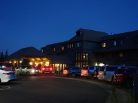 Lobbyのある建物の夜景