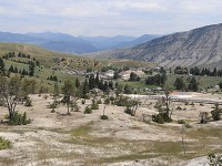 上から眺めたMammoth地区（赤いやねがVisitor Centor)