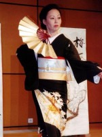 日舞を披露