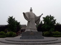 曹操の像