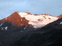 マルティンブッシュ小屋からの朝焼けの山