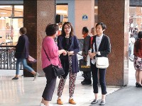 パリ市内ガイドのOさんと打合せ中