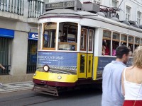 リスボン名物 チンチン電車。懐中に十分気を付ける必要があるそうだ。《外務省警告書》