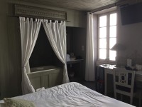 部屋に直接バスタブ